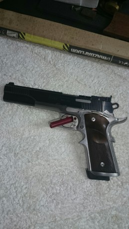 Hola a todos, Peter Stahl  9 mm, modelo multicalibre,  6 pulgadas, cañon poligonal, dos cargadores y maletin 01