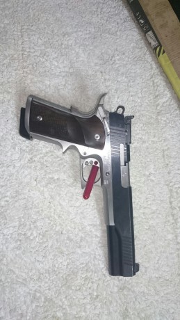 Hola a todos, Peter Stahl  9 mm, modelo multicalibre,  6 pulgadas, cañon poligonal, dos cargadores y maletin 00