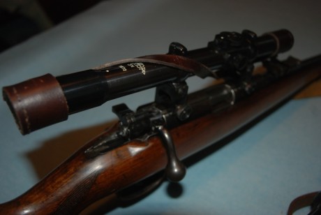 Vendo este bonito y duro visor de los años 50.

Es un visor DISKOP, 3x, de acero con retícula German 1 30