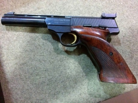 Vedo  browin  calibre  .22  en buen estado 250€
El arma se puede ver y probar en gerona. 

Saludos 00
