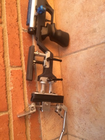 Vendo carabina anschutz AHG F-27-A challenger con:
-culata aluminio con rabera
-accion y cañon en acero 00