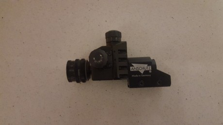 Se vende Diopter Anschutz 7020 + Iris Centra

El Diopter se ha usado en carabina del .22 lr y  está en 00