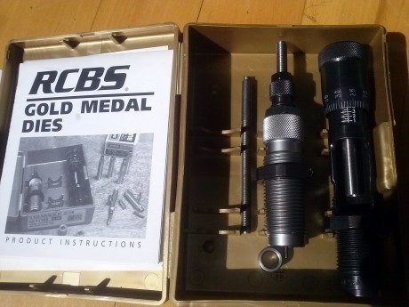 Un saludos a todos, creo que de la misma forma que mostramos nuestras
armas a los colegas del foro también 40