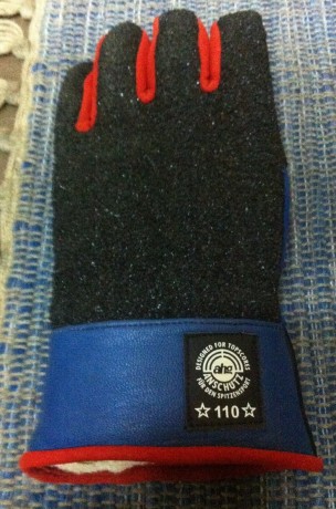 Tengo a la venta los siguientes productos:

Guante Tiro Anschutz 110
Precio: 25,00 € + gastos de envío
https://www.intershoot.co.uk/acatalog/ahg-Anschutz-Color-2-Glove-110-850.html

 01