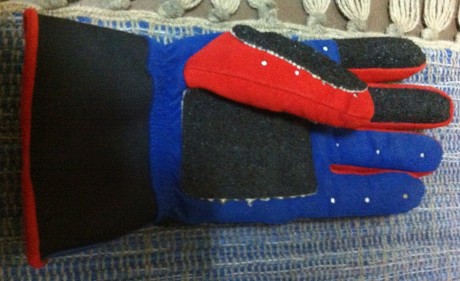 Tengo a la venta los siguientes productos:

Guante Tiro Anschutz 110
Precio: 25,00 € + gastos de envío
https://www.intershoot.co.uk/acatalog/ahg-Anschutz-Color-2-Glove-110-850.html

 00