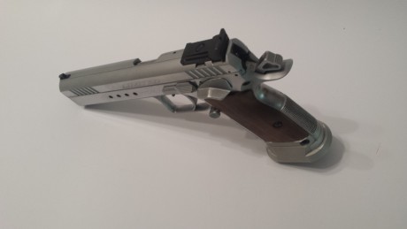 Se vende Tanfoglio Limited Custom de 9mm. Segundo propietario,usada en tiro de presición, su precio es 01