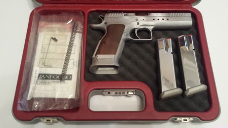 Se vende Tanfoglio Limited Custom de 9mm. Segundo propietario,usada en tiro de presición, su precio es 00