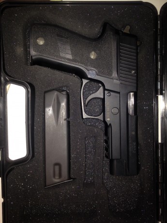 Se Vende SIG SAUER P226 9mm.
Perfecto estado.Dos cargadores.
Precio:1000 euros. 02