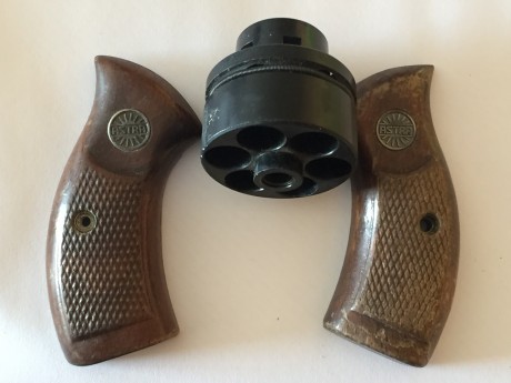 Vendo revólver Astra modelo 680, 2", inoxidable, en estado casi perfecto, calibre .38 special. En 02