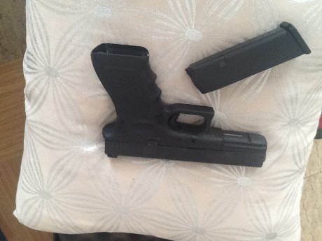 Vendo Glock 17 tercera generacion 9mm
Precio 275 euros mas gastos
Motivo :
Lo dejo el arma està nueva 00