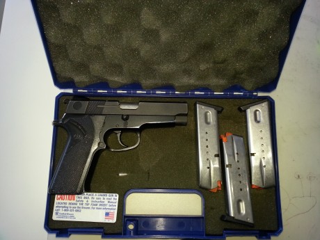 Vendo pistola Smith & Wesson modelo 910, 9 mm P, con tres cargadores y el maletín original.
Precio 01