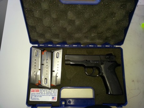 Vendo pistola Smith & Wesson modelo 910, 9 mm P, con tres cargadores y el maletín original.
Precio 00