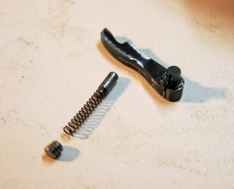 Buenos días, estudiando el funcionamiento del uberti cattleman, no consigo saber que produce los clicks 12