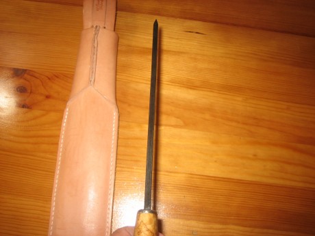 Hola. Sin estrenar. 5mm de espesor. 19.5mm de hoja. Madera de raíz de Abedul. 100€ portes incluidos a 00