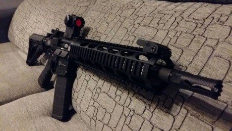 Se vende este Ar15 recien estrenado con apenas 100 disparos. Es el modelo nuevo de Astra. Cañon de 12.5".
Se 30