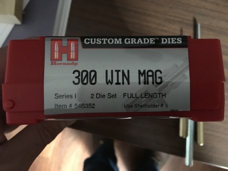 Se venden DIES HORNAYD 300 WM , se han usado para hacer unas 20 balas tan solo.
Se encuentran en Madrid,

El 02