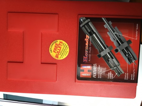 Se venden DIES HORNAYD 300 WM , se han usado para hacer unas 20 balas tan solo.
Se encuentran en Madrid,

El 01