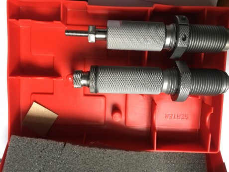 Se venden DIES HORNAYD 300 WM , se han usado para hacer unas 20 balas tan solo.
Se encuentran en Madrid,

El 00