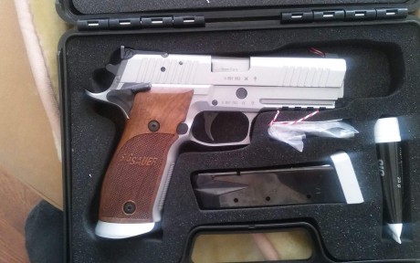Vendo esta pistola casi sin uso, le habré hecho unos 150 tiros máximo, de hecho he entrenado más seco 00