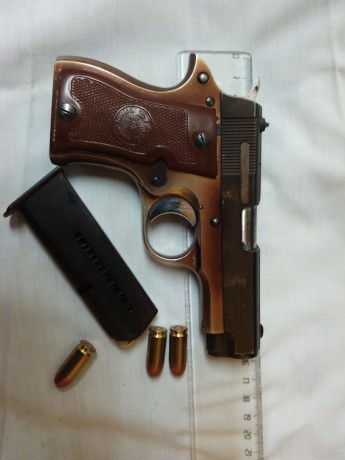 En cal. 9 corto . Ideal defensa. Buen funcionamiento. Entrego con caja y dos cargadores. El arma esta 01