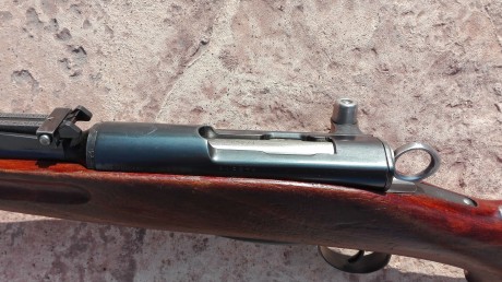Se vende schmidt rubin K31, maderas para resturar, metales en buen estado, tiene la famosa etiqueta. 350€
Esta 101