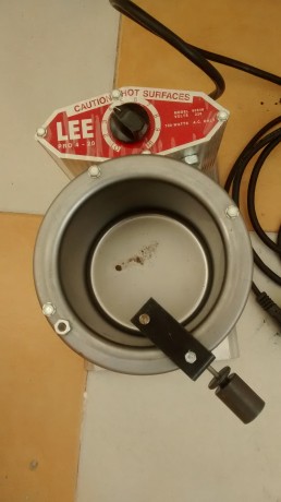 Vendo este hornillo para fundir vuestras propias puntas, nunca se ha estrenado, el precio 85 mas portes, 00