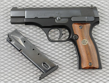 vendo pistola  Colt modelo AMERICA 2000 9mm pb con 2 cargadores,guiada con licencia F
mandaria fotos por 41
