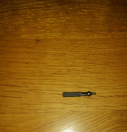 - aguja percutora                   VENDIDO
- palanca retenida  sobred.    VENDIDA
- palanca cargador 01