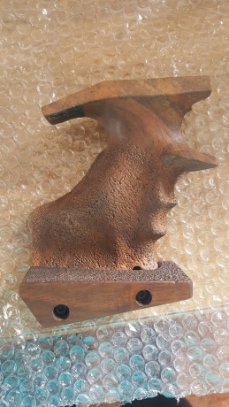 Se vende cacha tamaño L para MG4 - MG2- incluso también para la MG1 eso si tiene menos apoyo en la parte 00