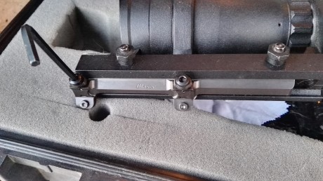 Hola buenas tardes noche: Estoy buscando este tipo de montura para acoplar un visor tactico a mi blaser, 50