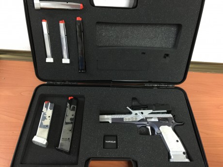 Vendo pistola Tanfoglio Gold Custom Extreme del 9 m.m. Parabellum. Muy pocos disparos (2.500 aprox.).
6 02