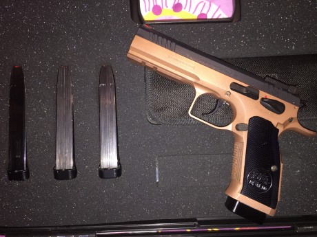 Hola
Vendo Tanfoglio Stock 3 XTREME, con su maletín Xtreme, 4 cargadores, mira trasera original y la nueva 01