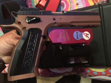 Hola
Vendo Tanfoglio Stock 3 XTREME, con su maletín Xtreme, 4 cargadores, mira trasera original y la nueva 00