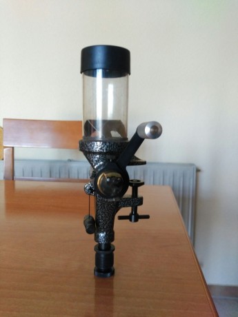 Hola. 
Quiero vender un dosificador de pólvora   que no utilizo. Se trata del modelo 55 marca LYMAN. Apropiado 00