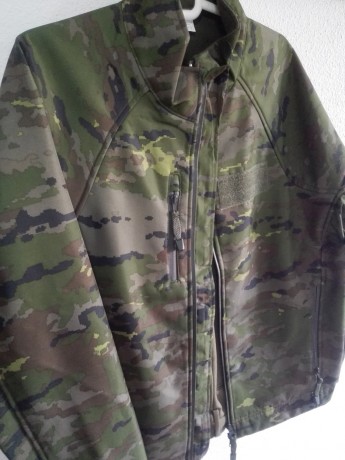 Nuevo forro polar boscoso pixelado ET  nuevo a estrenar PRECIENTADO DISPONGO DE TALLA  M   Impermeable 01
