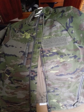 Nuevo forro polar boscoso pixelado ET  nuevo a estrenar PRECIENTADO DISPONGO DE TALLA  M   Impermeable 00