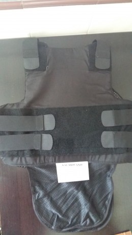 Buenos días, vendo chaleco antibalas de la marca SAFARILAND, comprado en 2011, talla L, solo me lo puse 01