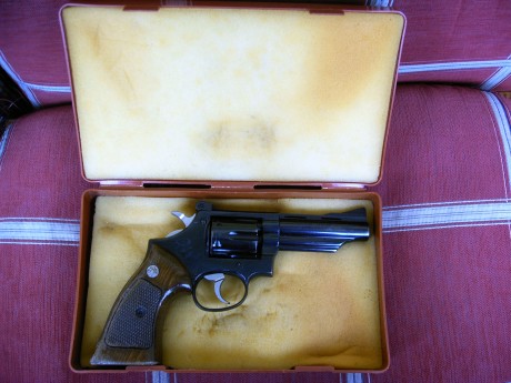 Vendo un revolver Llama Martial calibre 38 SPL de 4 pulgadas. Tiene alza micrométrica graduable y cachas 40