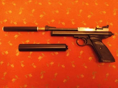 Vendo pistola Crosman 2240 de 5,5 con dos moderadores. Sólo probada una vez, para ver su funcionamiento 02