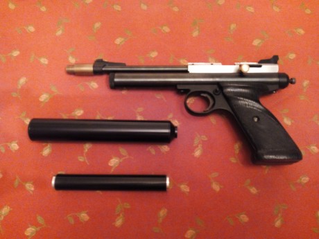 Vendo pistola Crosman 2240 de 5,5 con dos moderadores. Sólo probada una vez, para ver su funcionamiento 01