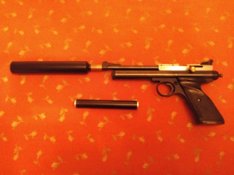 Vendo pistola Crosman 2240 de 5,5 con dos moderadores. Sólo probada una vez, para ver su funcionamiento 00