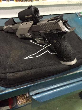 Hola, un compañero de tiro pone a la venta este preciosa  arma en calibre 9 mm parabelum, comprada nueva 11