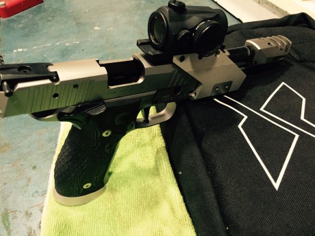 Hola, un compañero de tiro pone a la venta este preciosa  arma en calibre 9 mm parabelum, comprada nueva 10