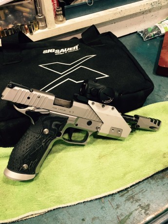 Hola, un compañero de tiro pone a la venta este preciosa  arma en calibre 9 mm parabelum, comprada nueva 21