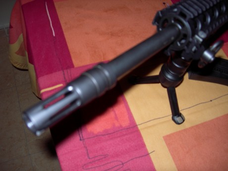 Hola, voy a comprar un AR15 cal.22 de S&W de los que no trae bocacha apaga llamas y por estética me 12