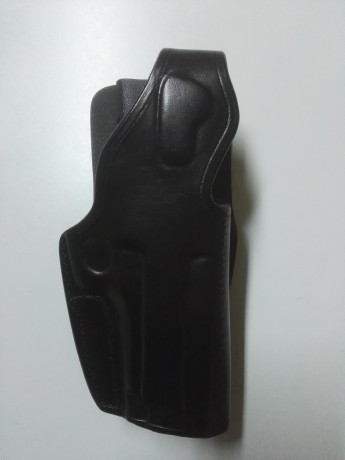 Vendo funda para pistola STAR 30M, en piel moldeada de color negro y de altísima calidad,con dos bastidores 00