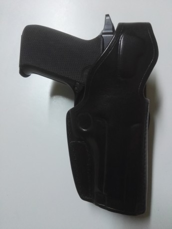 Vendo funda para pistola STAR 30M, en piel moldeada de color negro y de altísima calidad,con dos bastidores 30