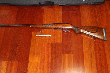 se vende carabina anscutz 1416 calibre 22lr ,en muy buenas condiciones.perfecta para miras abiertas. la 02