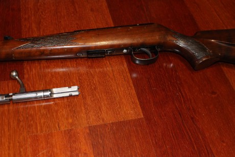 se vende carabina anscutz 1416 calibre 22lr ,en muy buenas condiciones.perfecta para miras abiertas. la 12