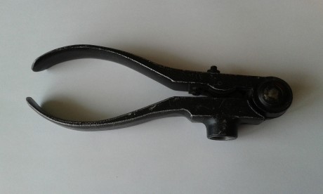 Vendo kit de recarga del 44-40 de Lyman compuesto de prensa de mano pequeña Lyman 310 y juego de 4 dies 01